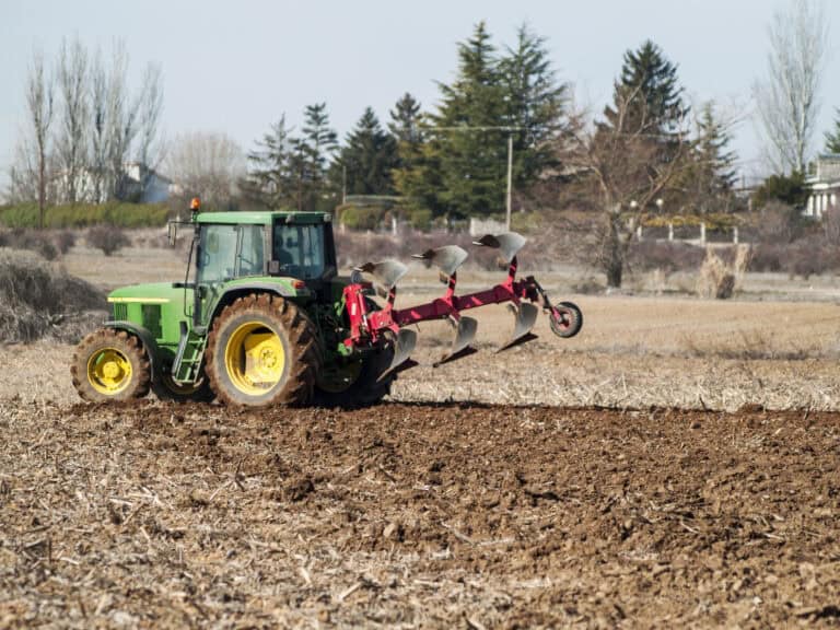 Matériel agricole d’occasion une alternative responsable